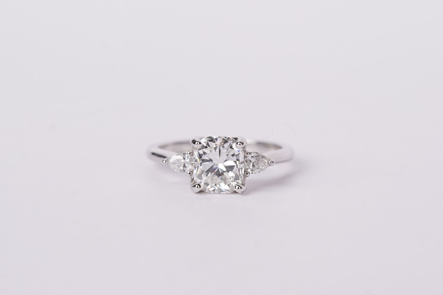 VNEXT- 14KW 3.53g 2.33ctw (2.03ctr) E/VS2 Cushion and Pear Diamond Engagement Ring (size 7.25)