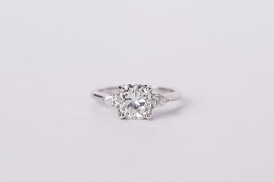 VNEXT- 14KW 3.53g 2.33ctw (2.03ctr) E/VS2 Cushion and Pear Diamond Engagement Ring (size 7.25)