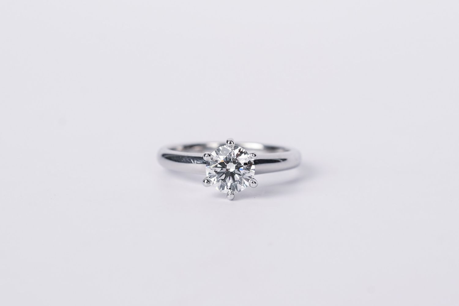 EVDT- 18KW 3.14g 1.03ct F/VVS2 GIA Round Diamond Solitaire Engagement Ring (size 6.25)
