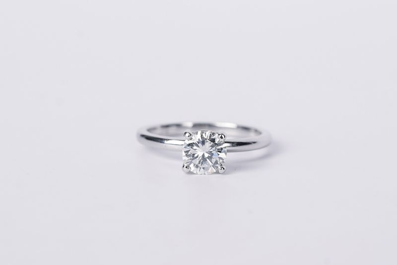 ADTT- 14KW 2.78g 1.04ct J/VS2 Round Diamond Solitaire Engagement Ring (size 6.75)