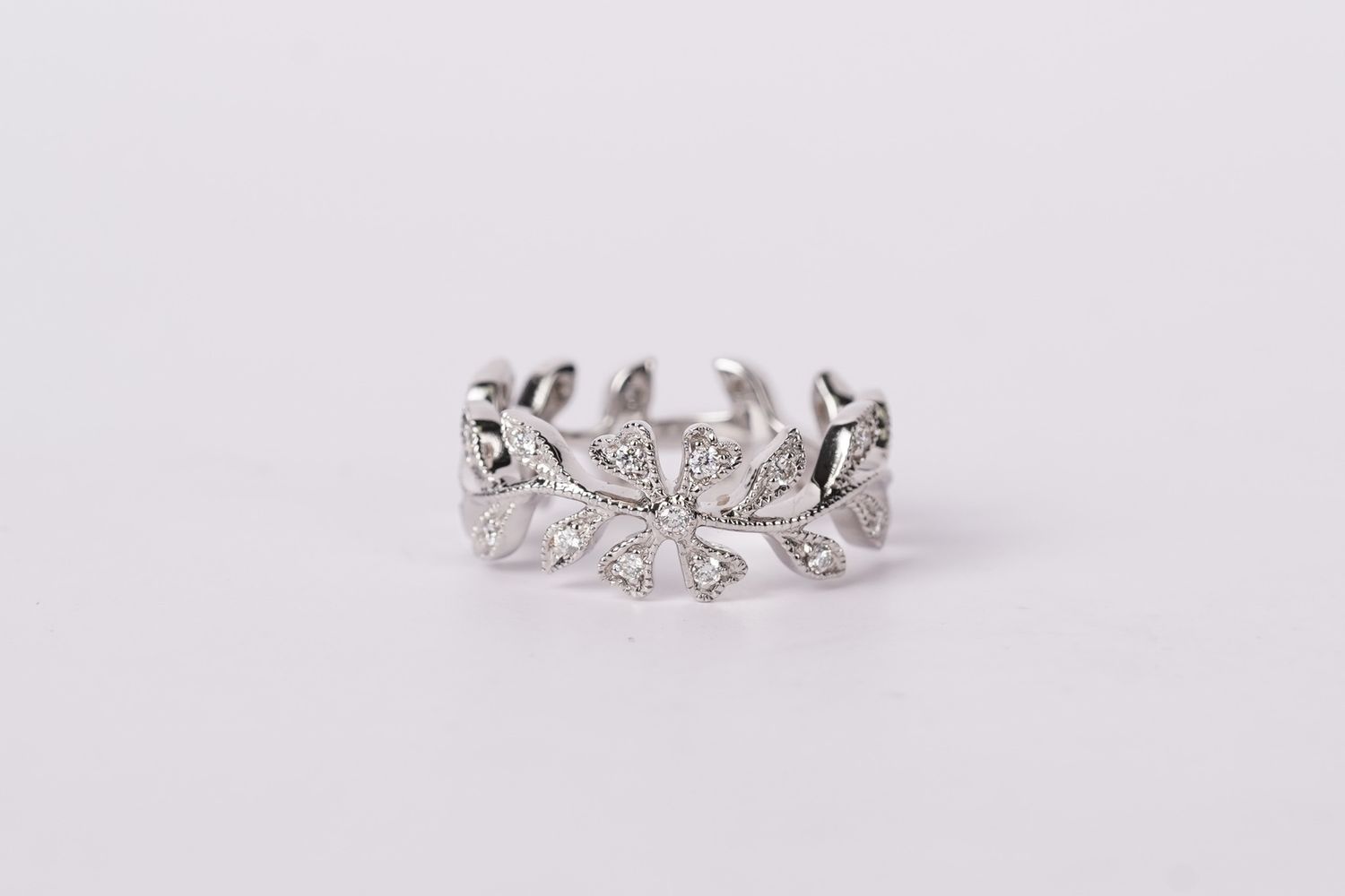 EELX- 14KW 4.05g .24ctw Diamond Leaf Eternity Band (size 6)