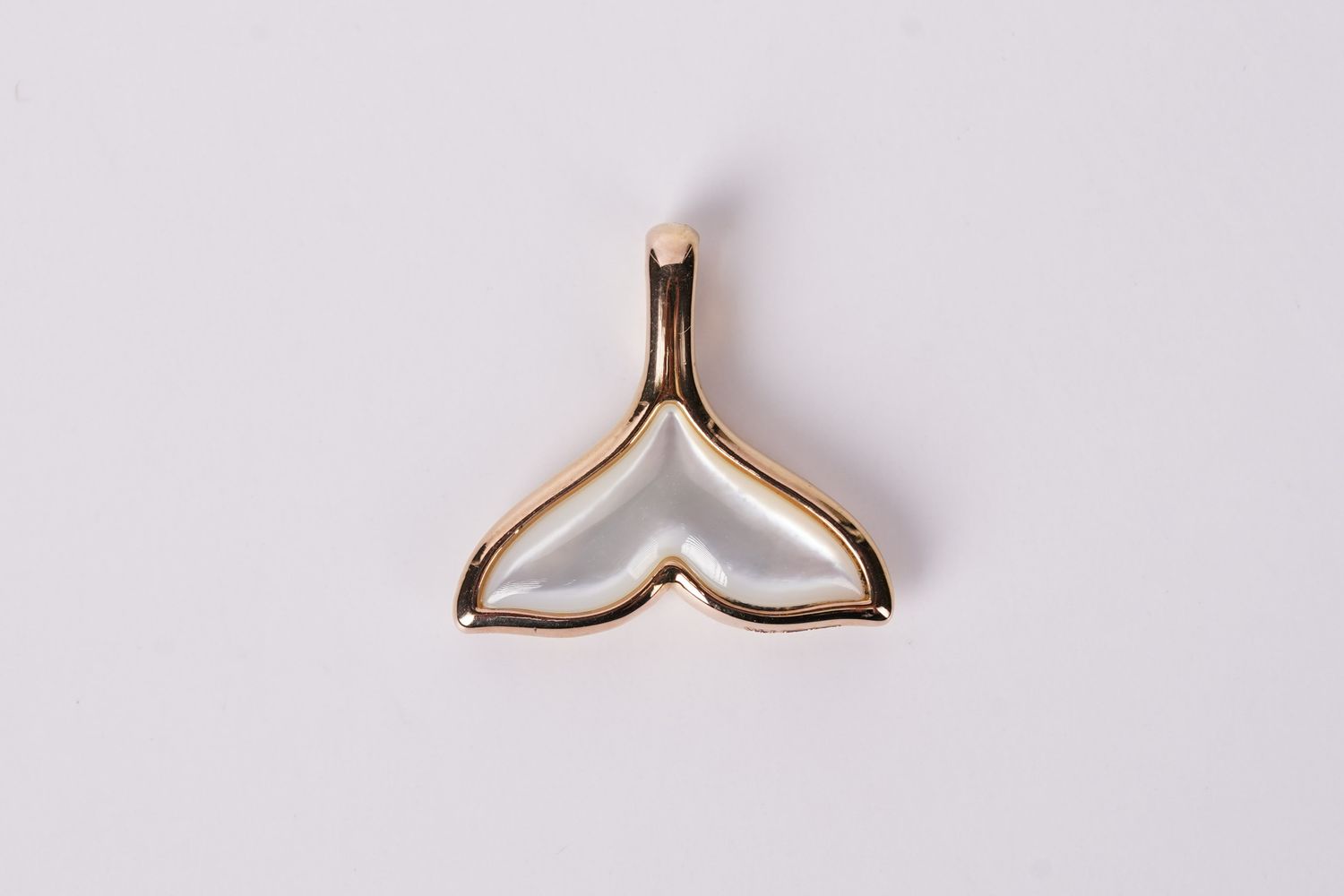 RTX- 18KY .70g Mother Of Pearl Whale Tail Pendant (Pendant Only)