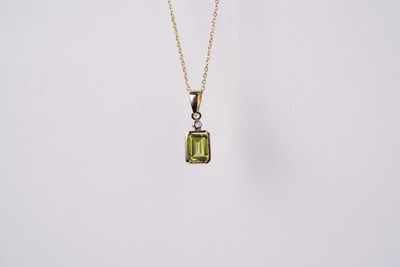 VAE- 10KY 1.9g 1.03ctw Peridot &amp; Diamond Bezel Pendant 18&quot;