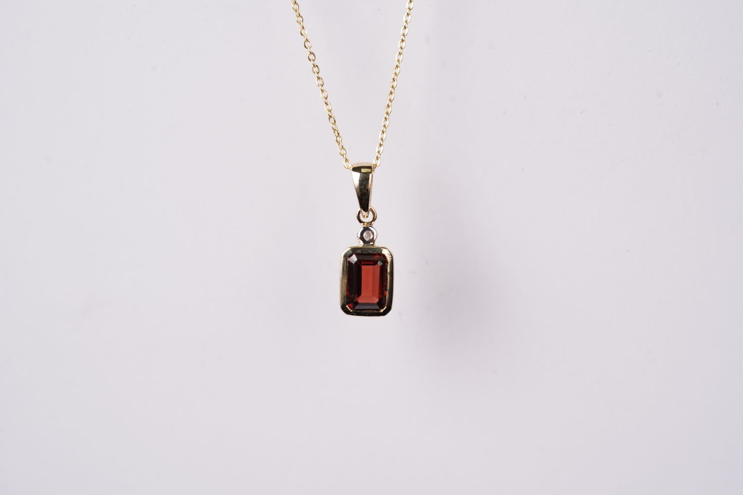 VNT- 10KY 1.96g 1.27ctw Garnet &amp; Diamond Bezel Pendant 18&quot;