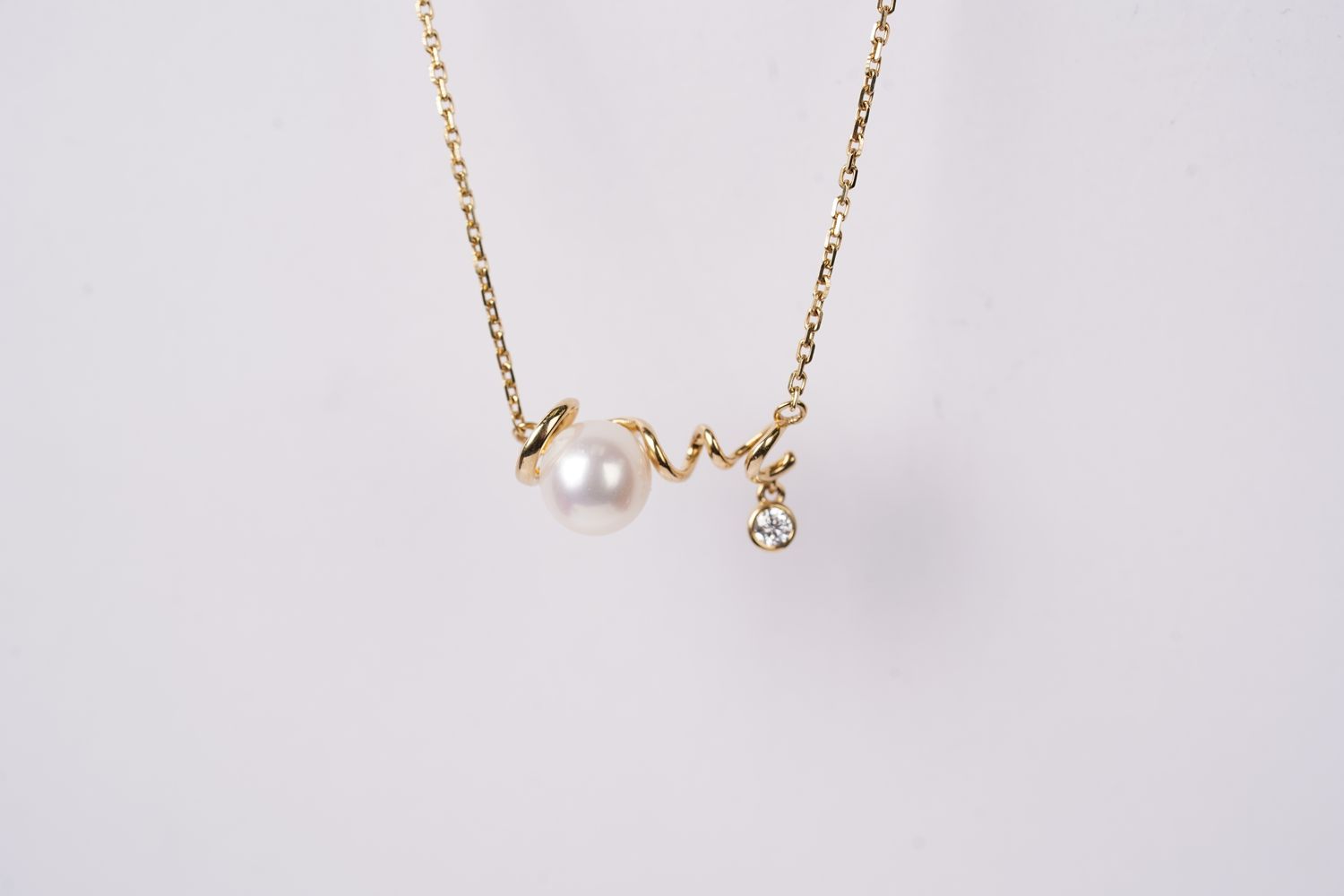 DTTX- 18KY 3.5g Pearl &amp; .05ct Diamond Fashion Pendant 18&quot;