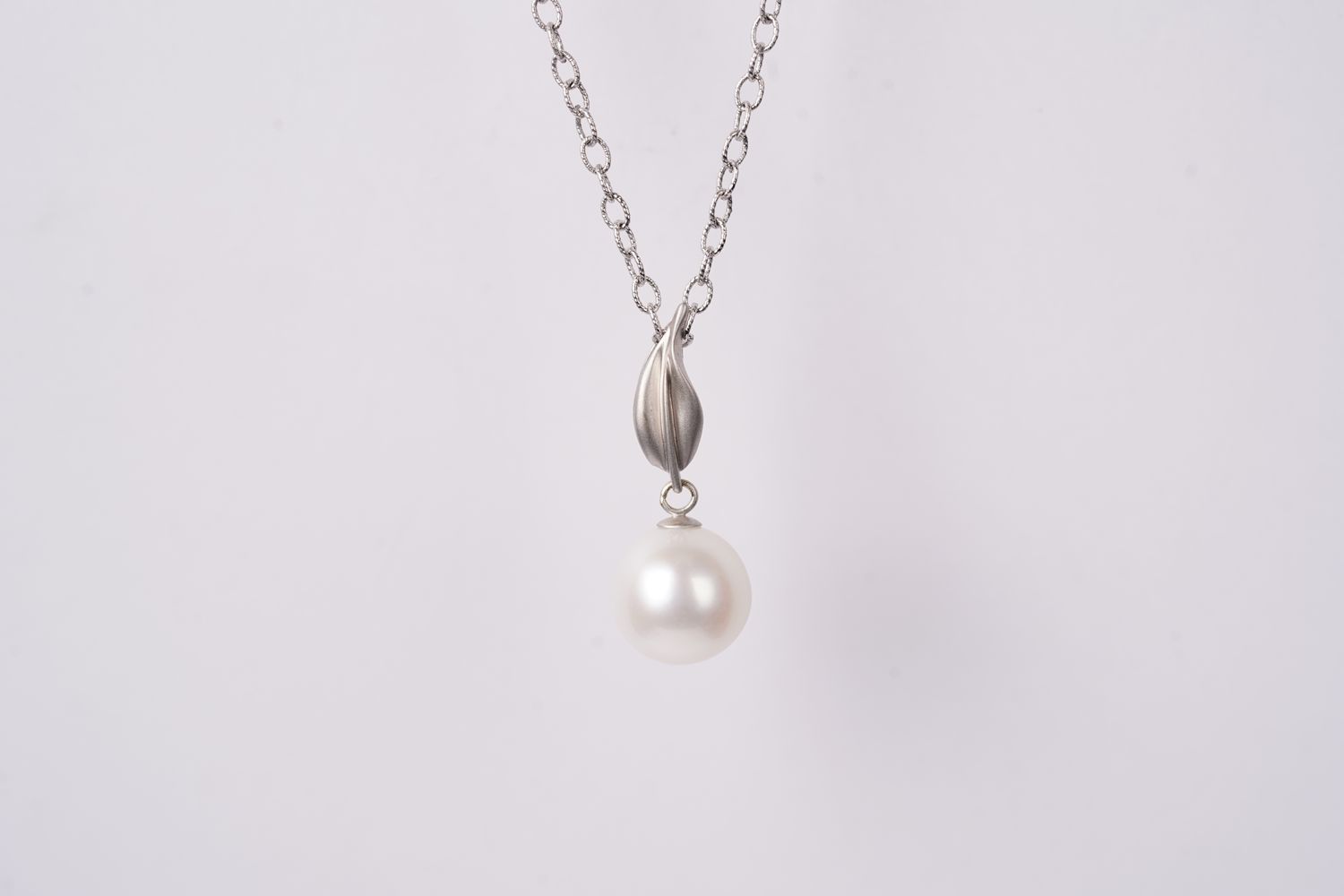 VDB- 14-18KW 3.74g 9mm Fresh Water Pearl Pendant 18&quot;