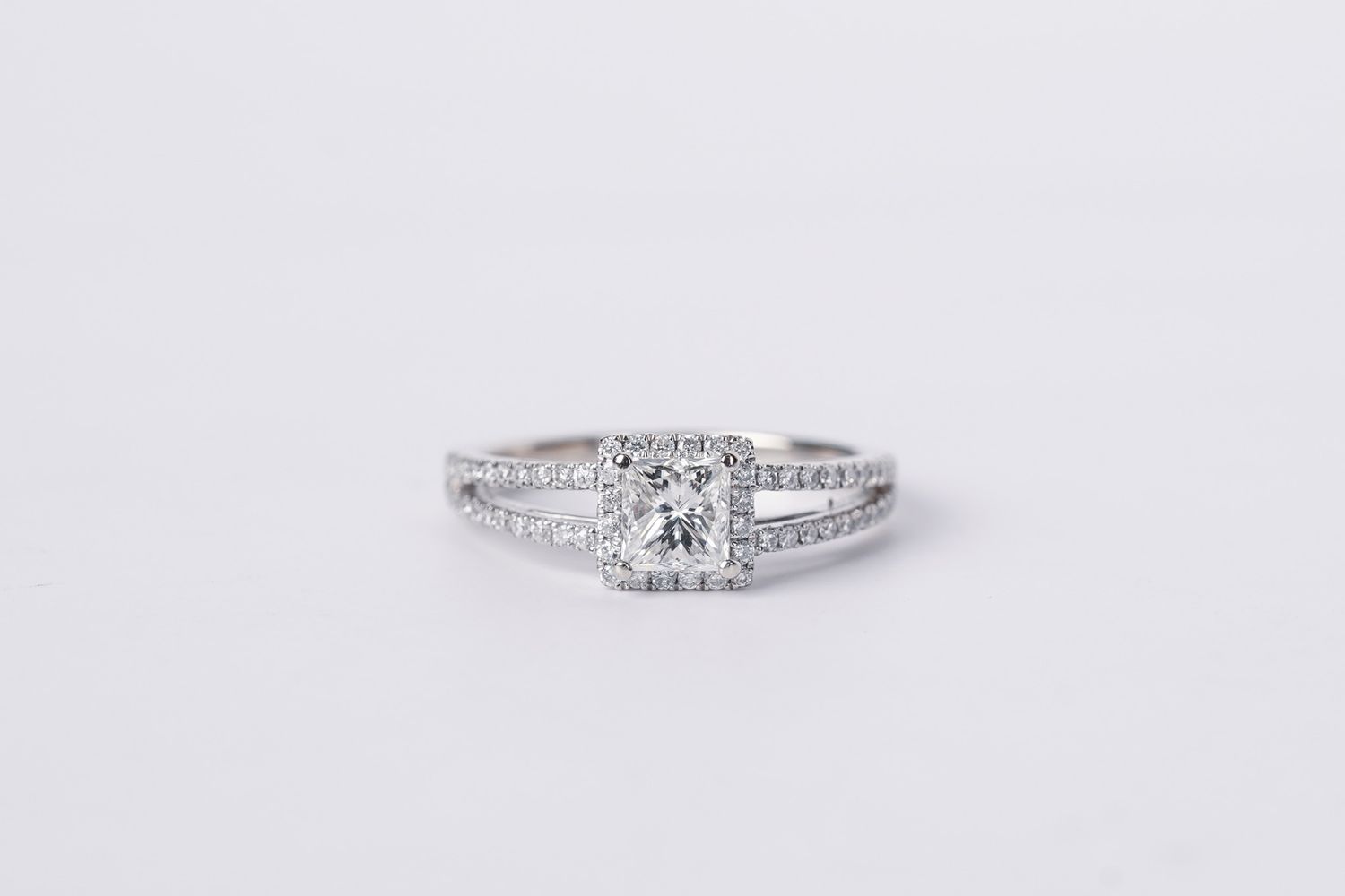 14KW 2.53g 1.15TW (.75ctr) H/SI1 Princess Cut Diamond Halo Engagement Ring (size 5.75)