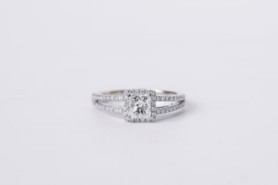 14KW 2.53g 1.15TW (.75ctr) H/SI1 Princess Cut Diamond Halo Engagement Ring (size 5.75)