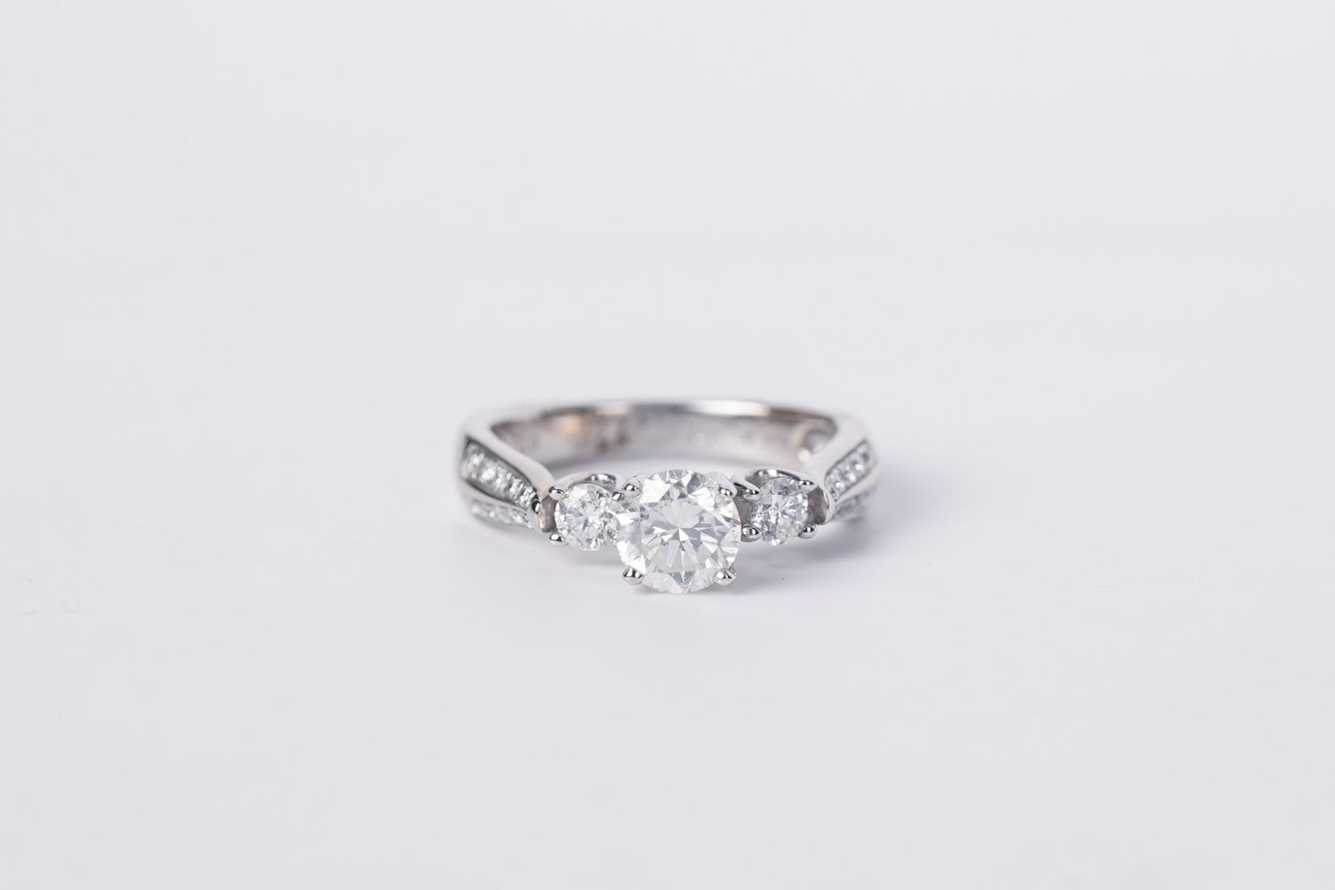 RTT- 18KW 4.38g 1.09ctw (.77ctr) H/I1 Round Diamond Three Stone Engagement Ring (size 4.75)