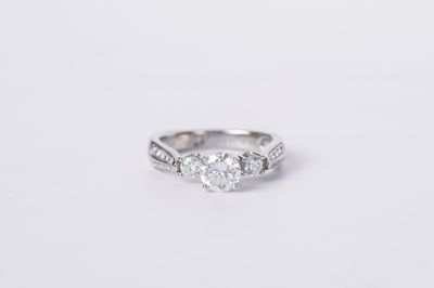 RTT- 18KW 4.38g 1.09ctw (.77ctr) H/I1 Round Diamond Three Stone Engagement Ring (size 4.75)