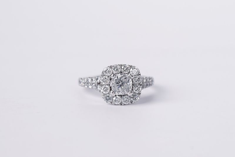 14KW 5.71g 1.90TW (1.03ctr) G/SI2 Neil Lane Cushion Diamond Halo Engagement Ring (size 6)