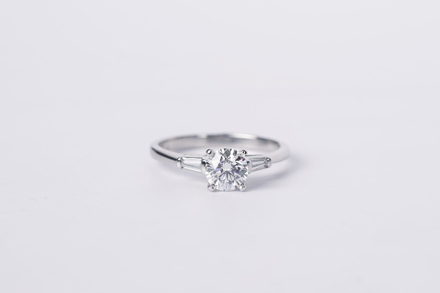 VAET- Platinum 4.39g 1.05ctw (.90ctr) I/VS1 Round Diamond Engagement Ring (size 7.5)