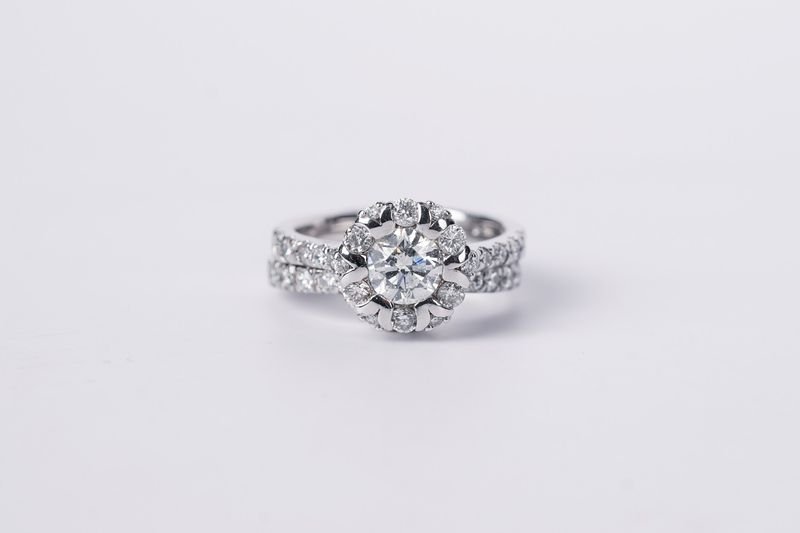 AETP-14KW 8.1g 1.72tw (1.02ctr) H/I1 Round Diamond Halo Wedding Set (size 7)