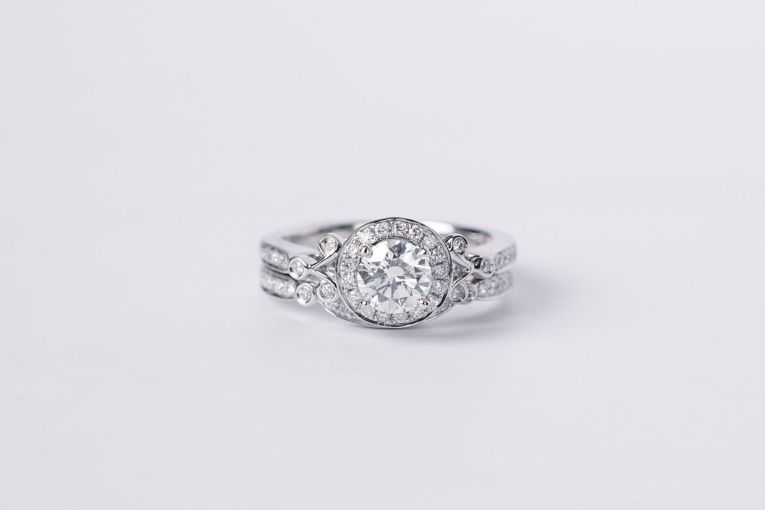 VDET-  14KW 4.83g 1.02ctw (.71ctr) G/SI1 Round Diamond Halo Wedding Set (size 6)