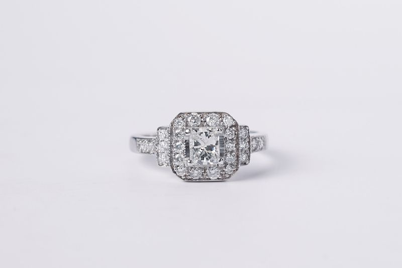 14KW 3.92g 1.50ctw (.80ctr) H/SI2 Princess Cut Diamond Halo Engagement Ring (size 8.5)