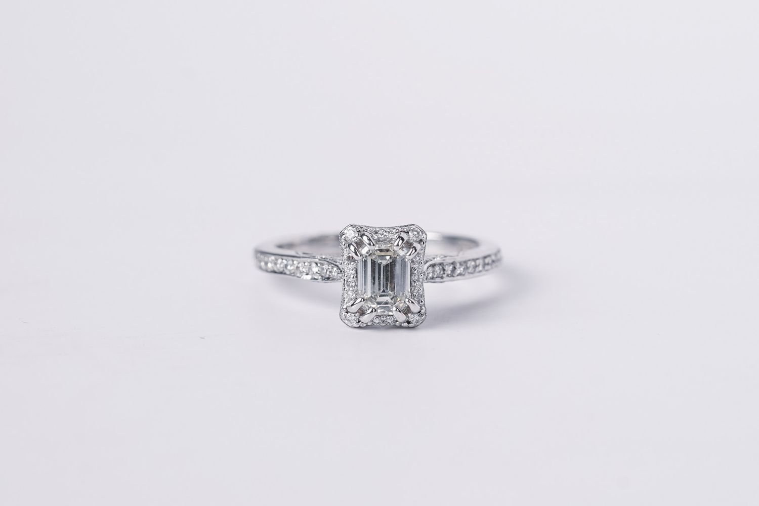 VRTT- 18KW 4.2g 1.10ctw (.72ctr) H/VS2 Emerald Cut Tacori Diamond Engagement Ring (size 6.5)