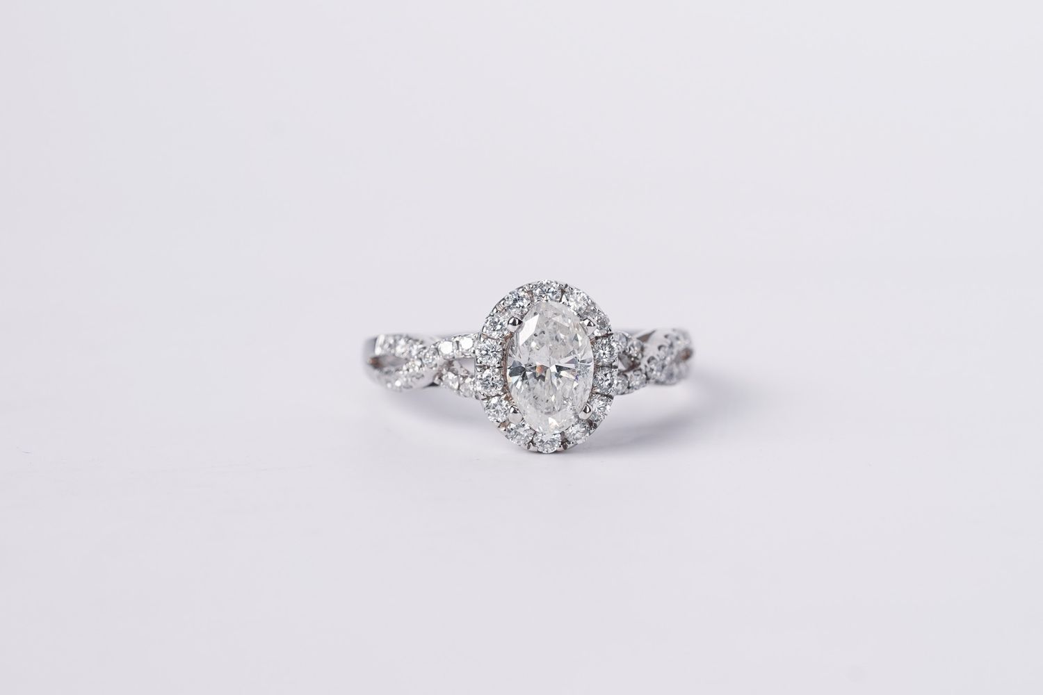 14KW 3.33g 1.40TW (.90ctr)  E/I1Oval Diamond Halo Engagement Ring (size 7)