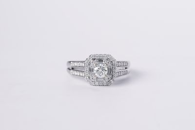 14KW 5.3g 1.25tw (.40ctr) H/SI2 Round Diamond Halo Engagement Ring (size 7)