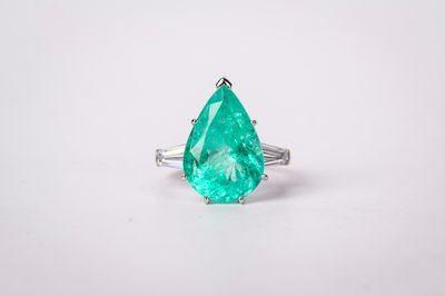 RETT- Platinum 9.08ctw (8.02ctr) Columbian Emerald GIA &amp; Diamond Ring (size 7)
