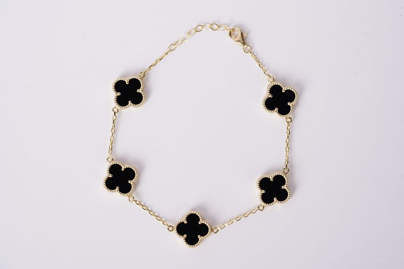 NTT- 14KY 5.00g Black Onyx Alhambra Station Bracelet 7.5&quot;