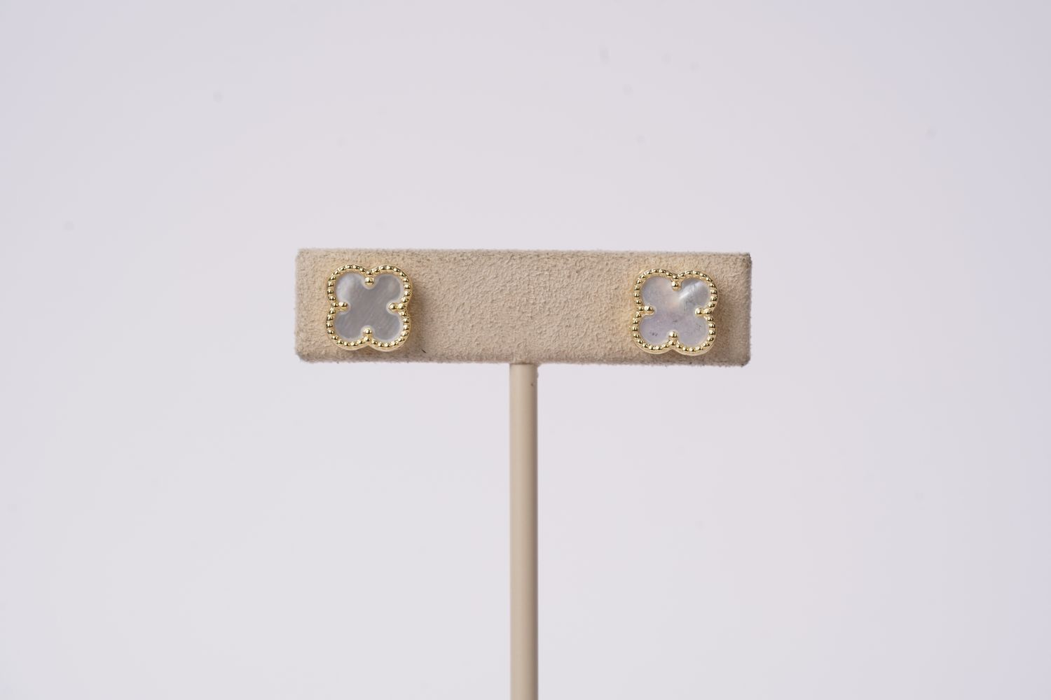 VTR- 14KY 1.77g Mother Of Pearl Alhambra Stud Earrings