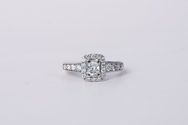 14KW 3.88g 1.00ctw (.50ctr) G/SI1 Radiant Diamond Halo Engagement Ring (size 6)
