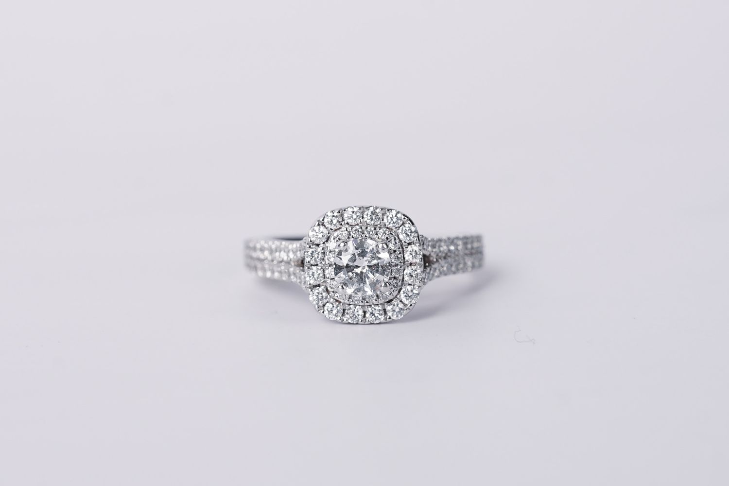VAET- 14KW 5.6g 1.54ctw (.47ctr) G/SI2 Old European Cut Diamond Vera Wang Engagement Ring (size 6.75)