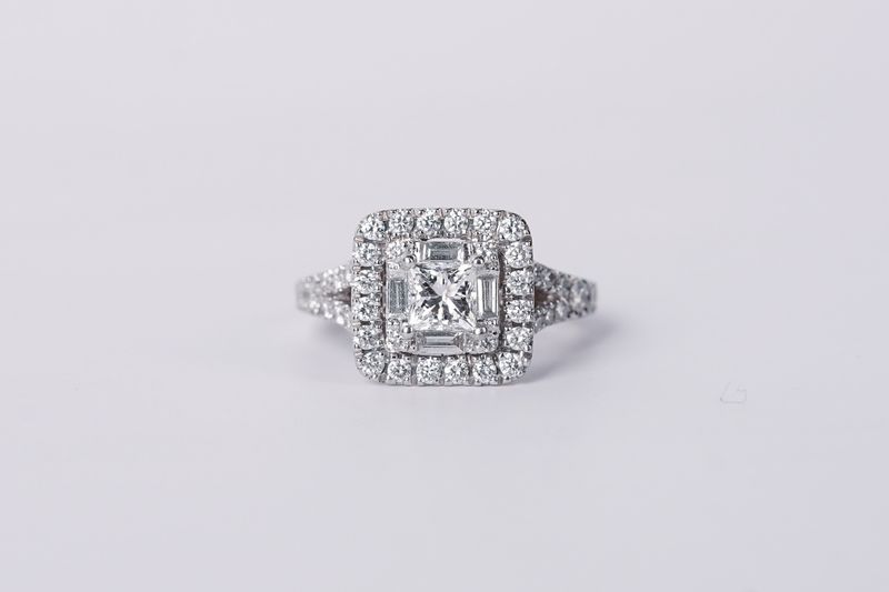 RTT- 14KW 4.7g 1.50ctw (.50ctr) H/SI2 Princess Cut Diamond Halo Neil Lane Engagement Ring (size 5)