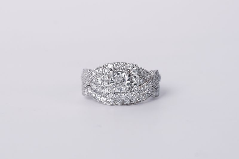 14KW 7.24g 2.0TW (.85ctr) G/SI1 Cushion Diamond Neil Lane Halo Wedding Set (size 6)