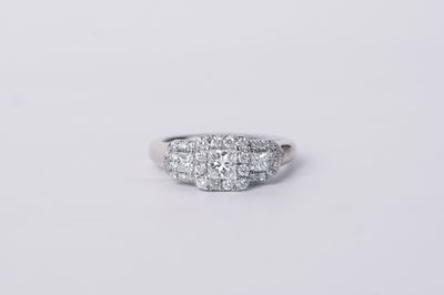 14KW 4.9g 1.00ctw (.35ctr) J/VS1 Princess Cut Vera Wang Halo Ring (size 5)