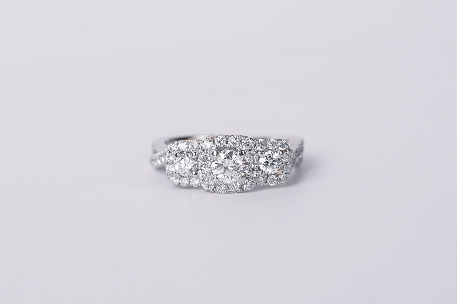 14KW 4.3g 1.00tw (.30ctr) H/SI2  Vera Wang Diamond Halo Engagement Ring (size 4.75)