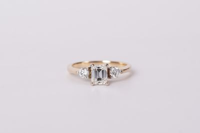 14KY 2.71g 1.02TW (.72ctr) H/SI1 Emerald Cut Diamond Three Stone Engagement Ring (size 5.5)