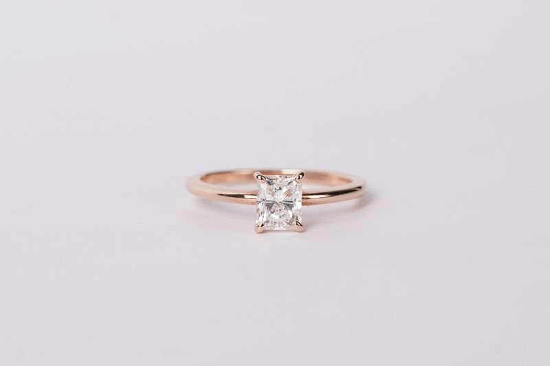 AERE-14KR 2.6g 1.00ctr I/SI1 GIA Radiant Diamond Solitaire Ring (size 7)