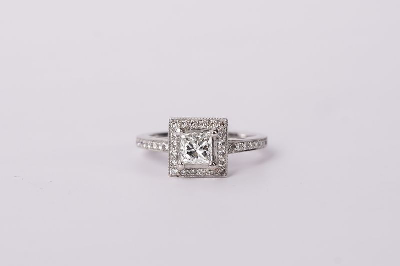 18KW 4.2g 1.28tw (.78ctr) I/VS2 Princess Cut Diamond Halo Engagement Ring (size 5.75)