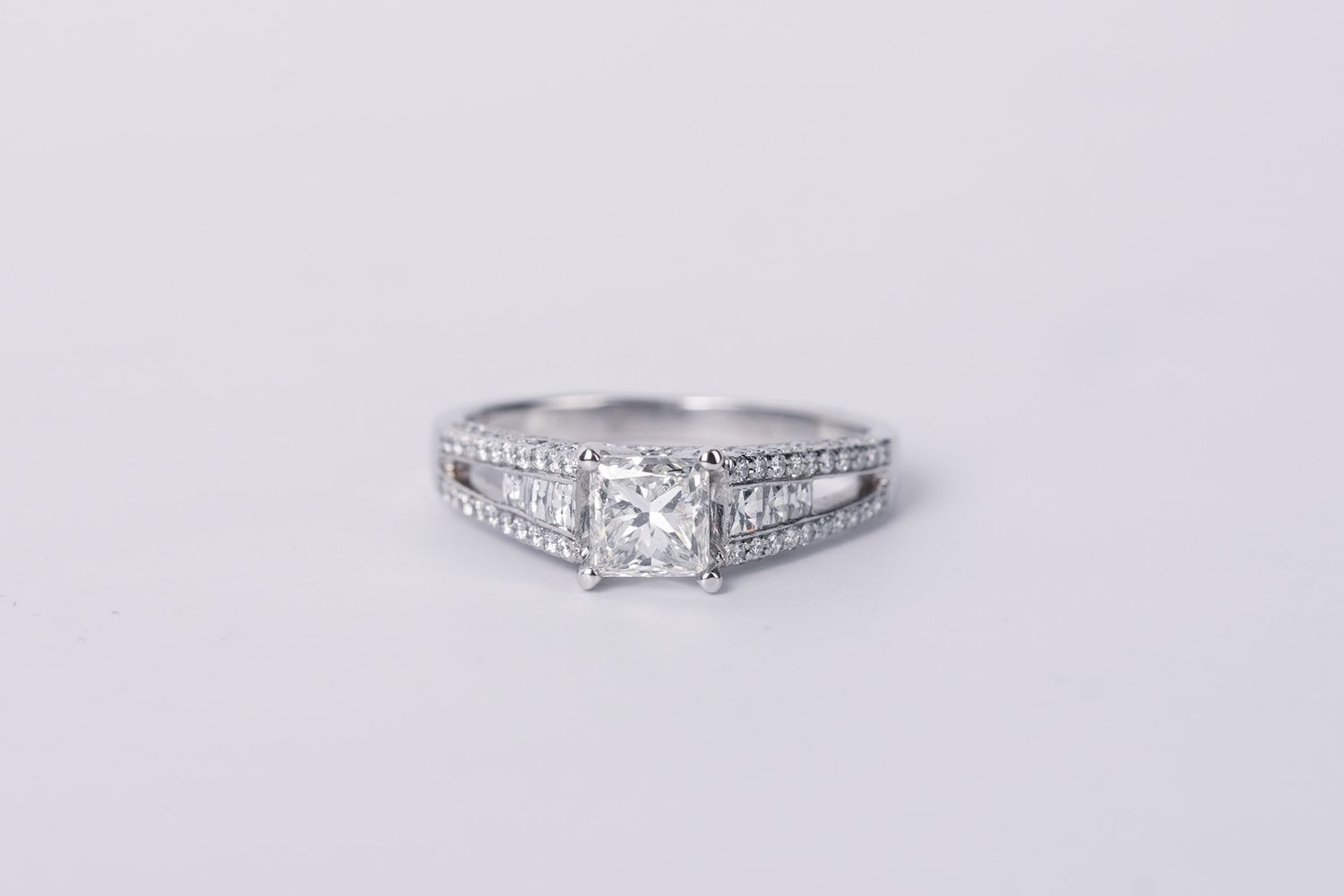 18KW 4.7g 1.40ctw (1.00ctr) J/SI1 Princess Cut Diamond Engagement Ring (size 7.5)