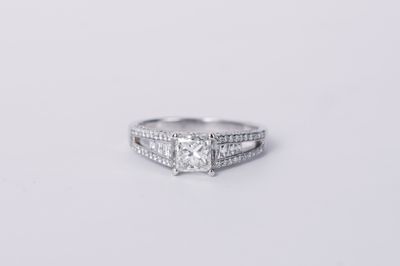 18KW 4.7g 1.40ctw (1.00ctr) J/SI1 Princess Cut Diamond Engagement Ring (size 7.5)