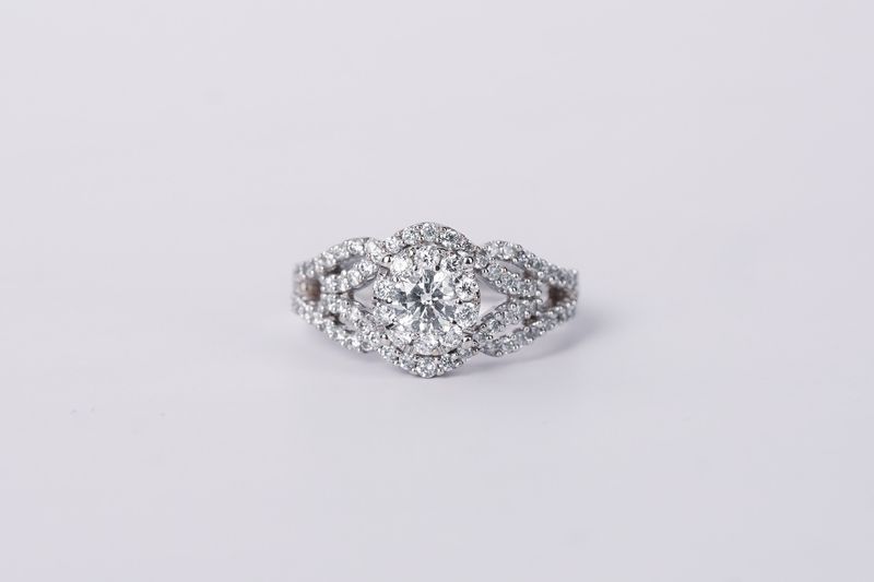 14KW 5.8g 1.42ctw (.50ctr) G/SI2 Round Diamond Halo Engagement Ring (size 7)
