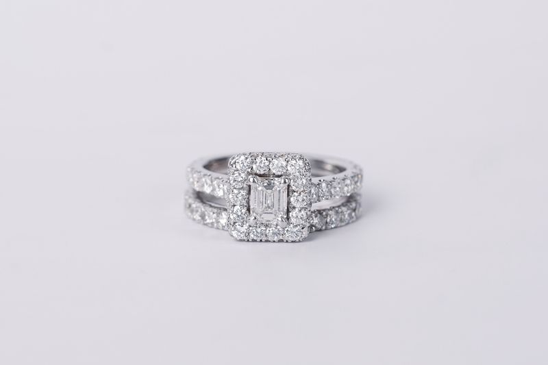 14KW 6.34g 1.50TW (.50ctr) G/SI1 Neil Lane Emerald Cut Diamond Halo Wedding Set (size 4.5)