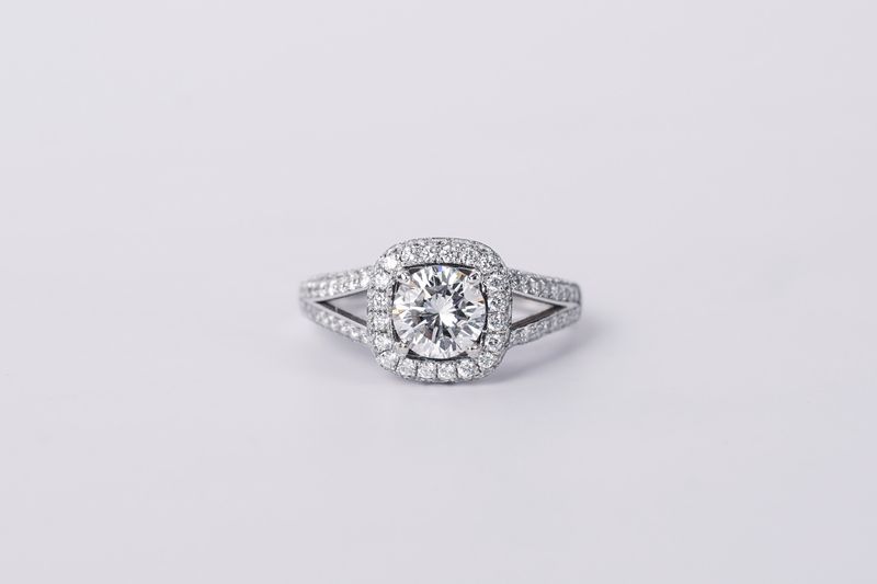 NRTP-14KW 4.54g 2.31ctw (1.05ctr) E/SI1 Round Diamond James Kirk Halo Engagement Ring (size 6)