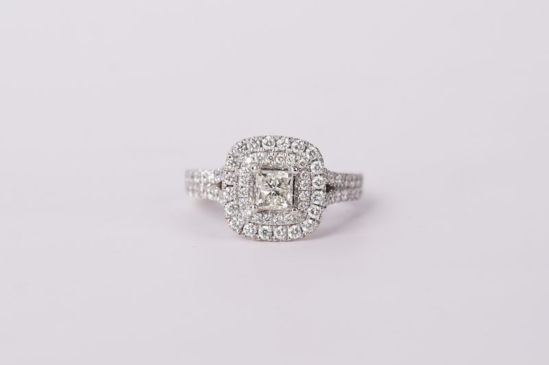 14KW 5.2g 1.95tw (.50ctr) J/SI1 Princess Cut Diamond Double Halo Vera Wang Engagement Ring (size 5)