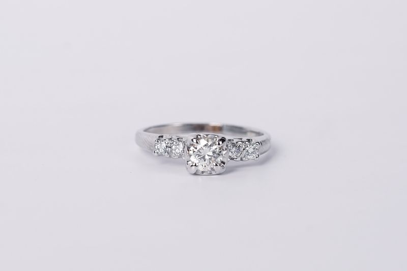 AAE- 14KW 2.71g .55ctw (.40ctr) J/SI2 Diamond Vintage Ring (size 7.75)