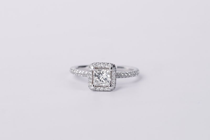 18KW 2.87g 1.21TW (.75ctr) H/I1 Princess Diamond Halo Engagement Ring (6.5)