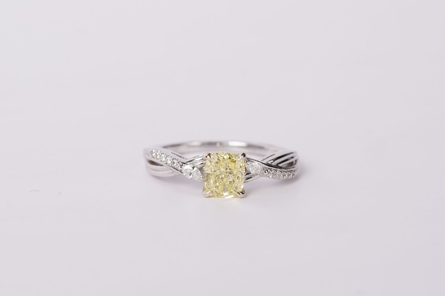NATT- 14KW 3.60g 1.19ctw (1.01ctr) FLY/SI1 Cushion Diamond Engagement Ring (size 7.25)