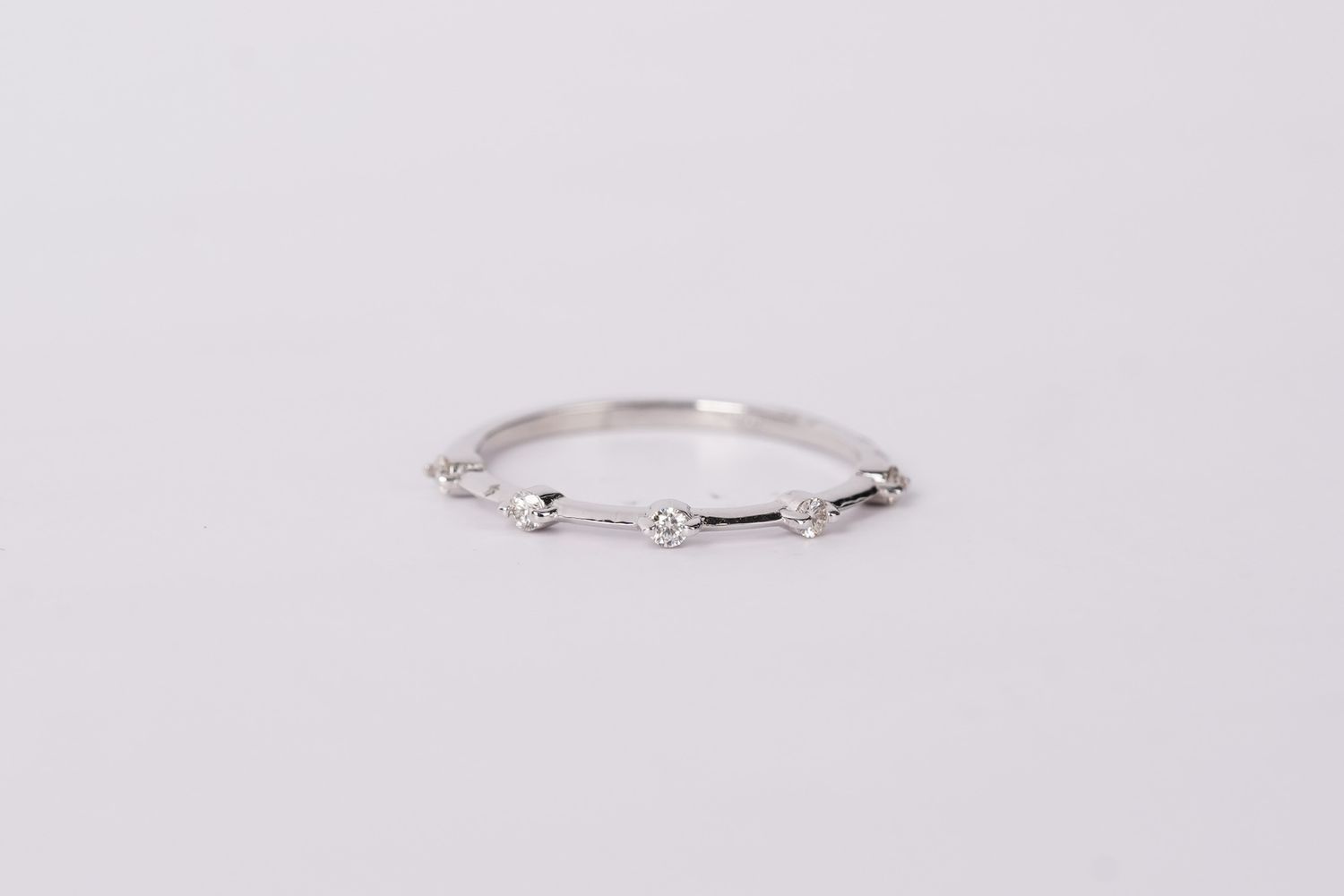 VIL- 14KW 1.1g .11ctw Diamond Stackable Ring (size 6.75)