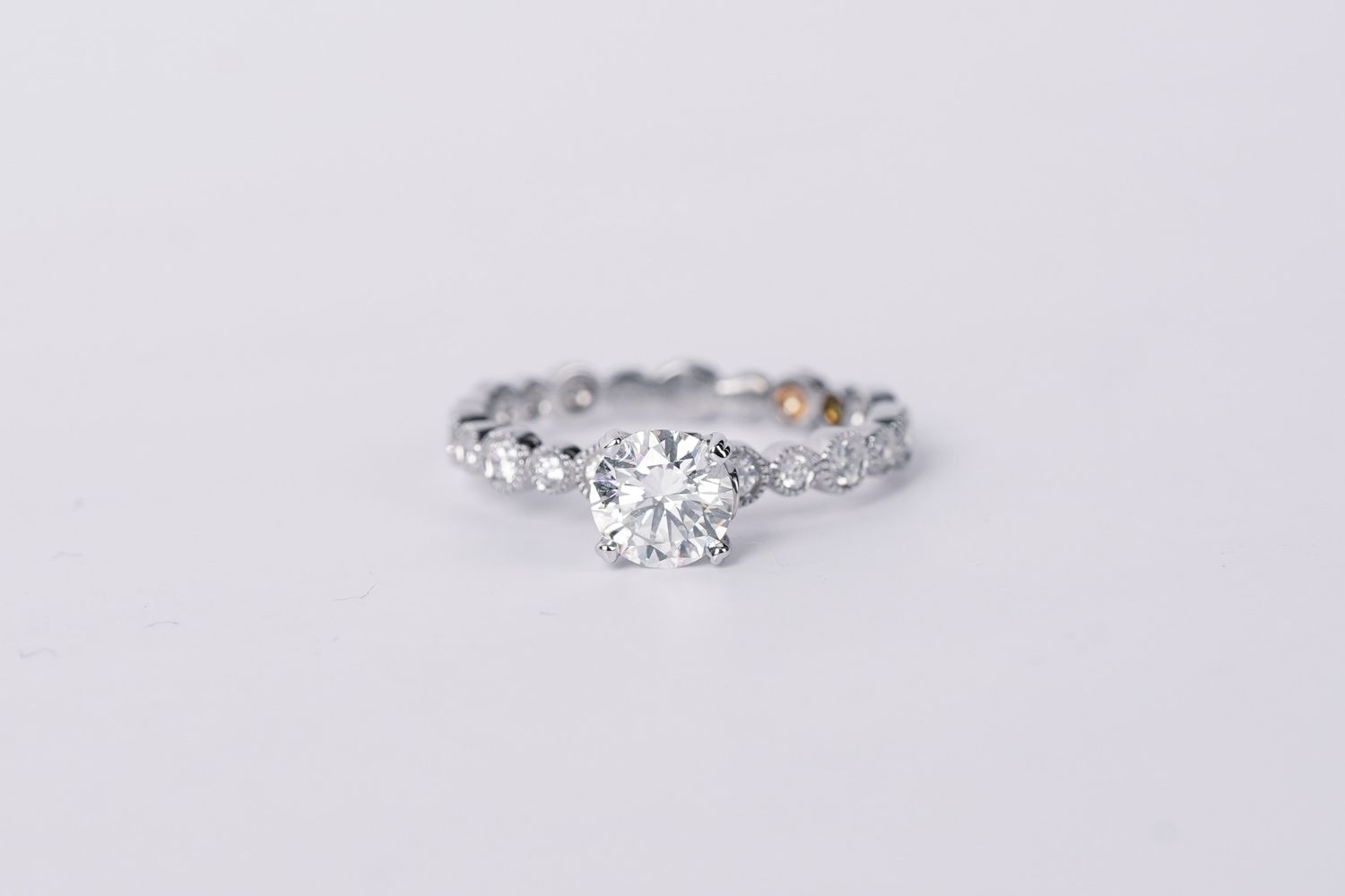 VATT- 18KW 2.65g 1.05ctw (.81ctr) J/VS2 Round Diamond Engagement Ring (size 6.5)