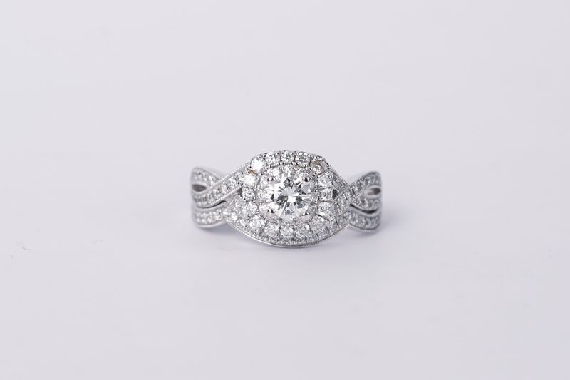 14KW 6.47g 1.15TW (.40ctr) I/VS2 Round Diamond Halo Wedding Set (size 5.25)