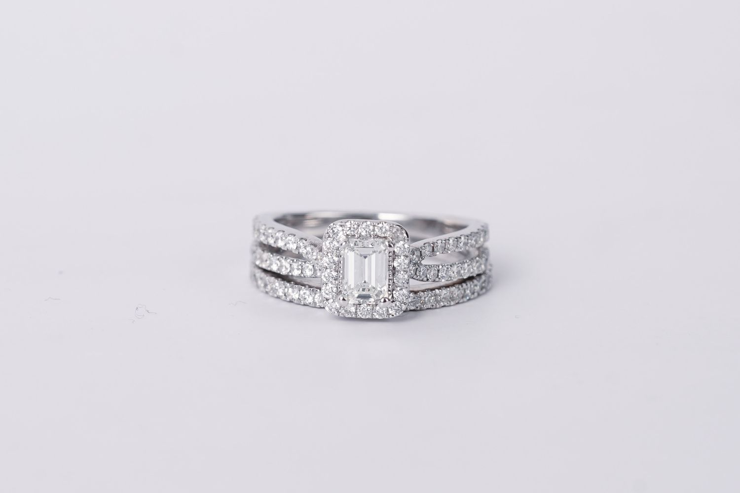 14KW 6.2g 1.50TW (.50ctr) G/VS2 Vera Wang Emerald Cut Diamond Halo Wedding Set (size 5.5)