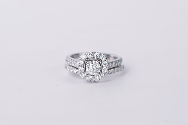 14KW 6.12TW 2.0TW (.50ctr) H/SI1 Neil Lane Round Diamond Halo Wedding Set (size 5)