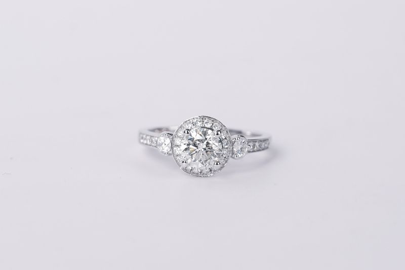 18KW 3.33g 1.31TW (.91ctr) H/SI1 Round Diamond Demarco Halo Engagement Ring (size 6.5)