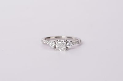 AITT- 14KW 2.72g 1.40ctw (1.00ctr) G/SI2 Cushion Diamond Three Stone Venetti Engagement Ring (size 6.5)